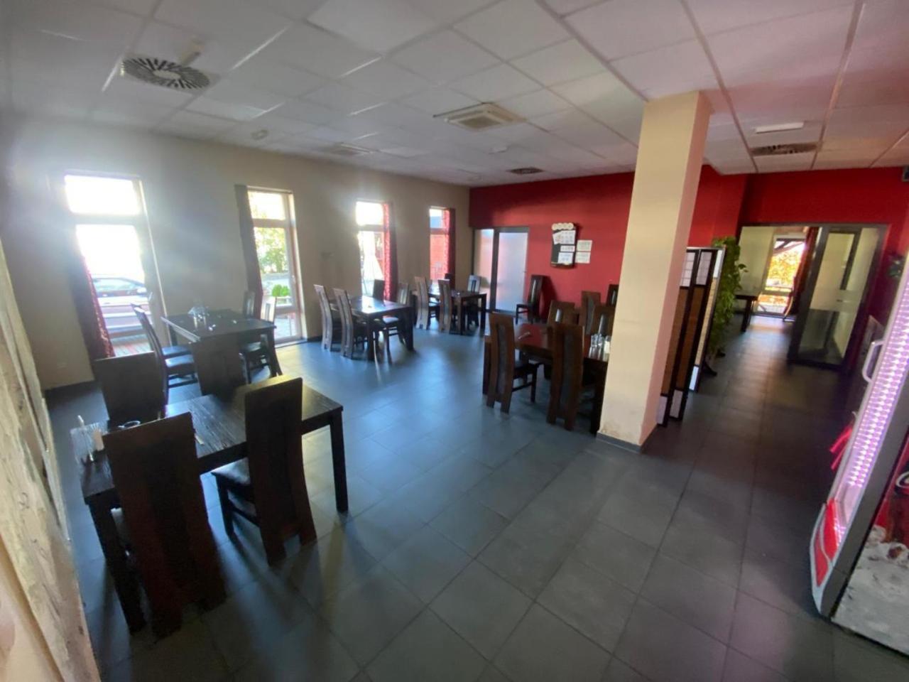 Koi Restaurant And Guest House Żory Extérieur photo
