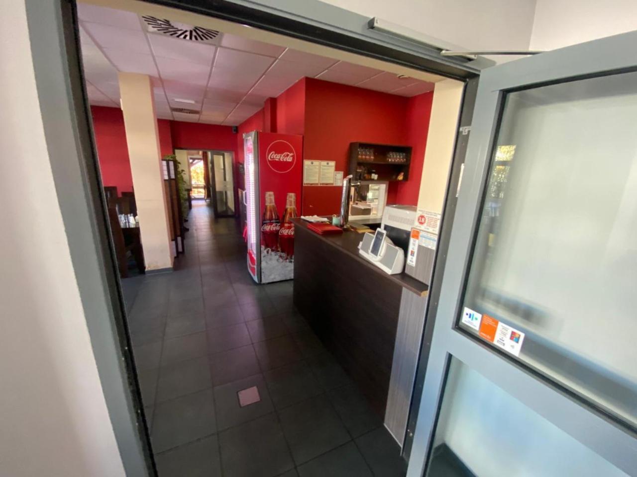 Koi Restaurant And Guest House Żory Extérieur photo